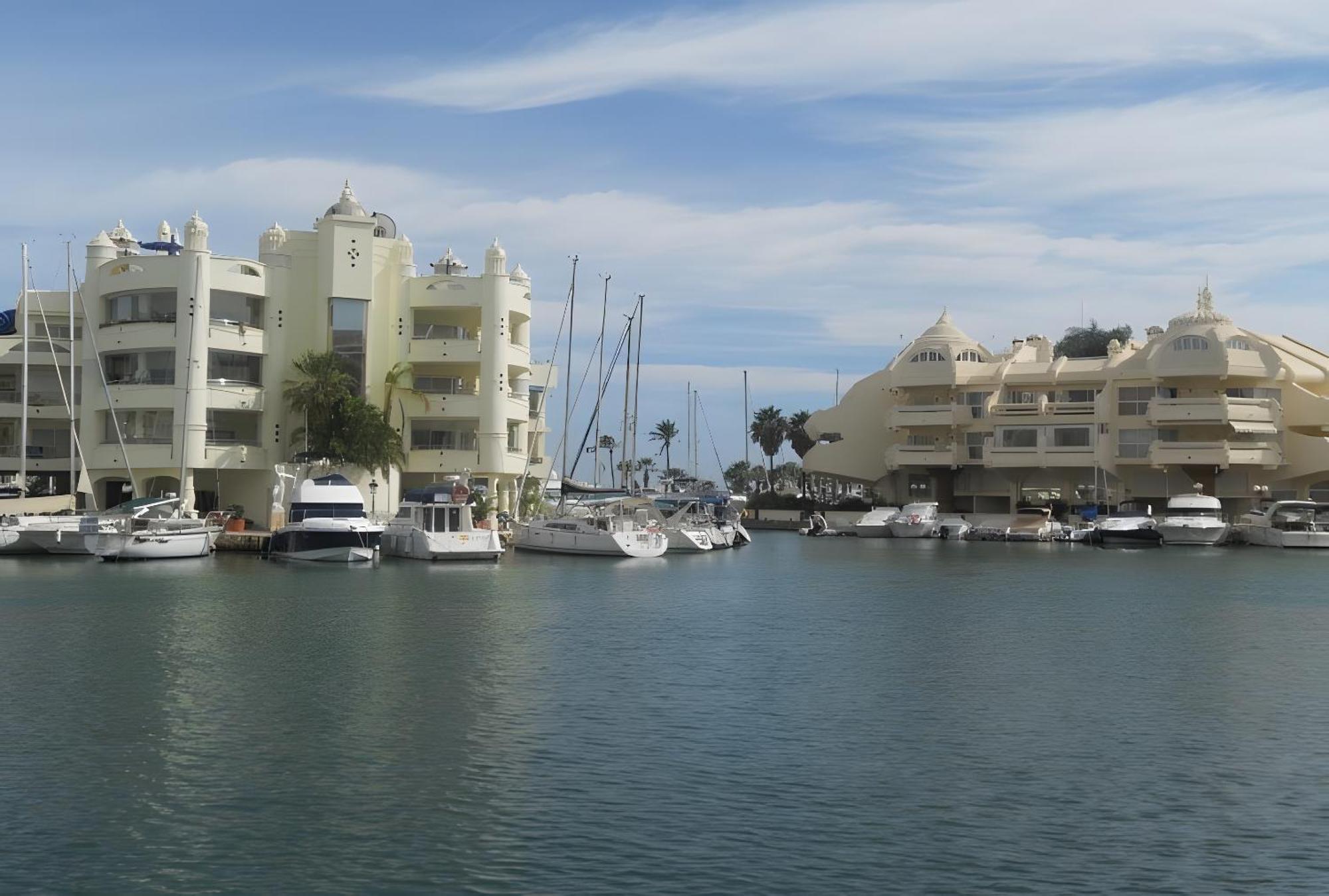 Next To Puerto Marina And The Beach Benalmadena Luaran gambar