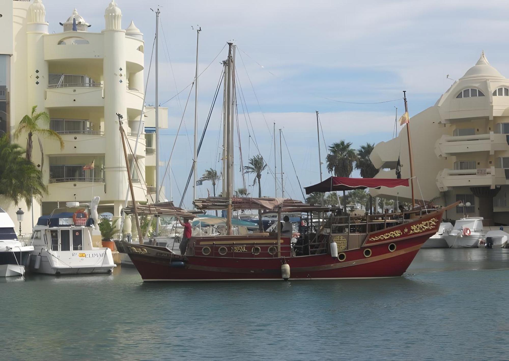 Next To Puerto Marina And The Beach Benalmadena Luaran gambar